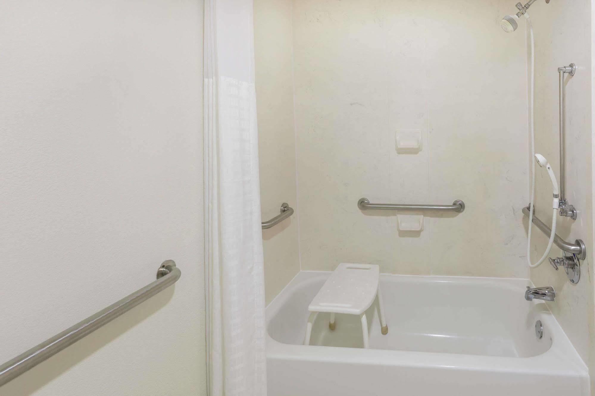 Baymont By Wyndham Orangeburg North Hotel Exterior foto